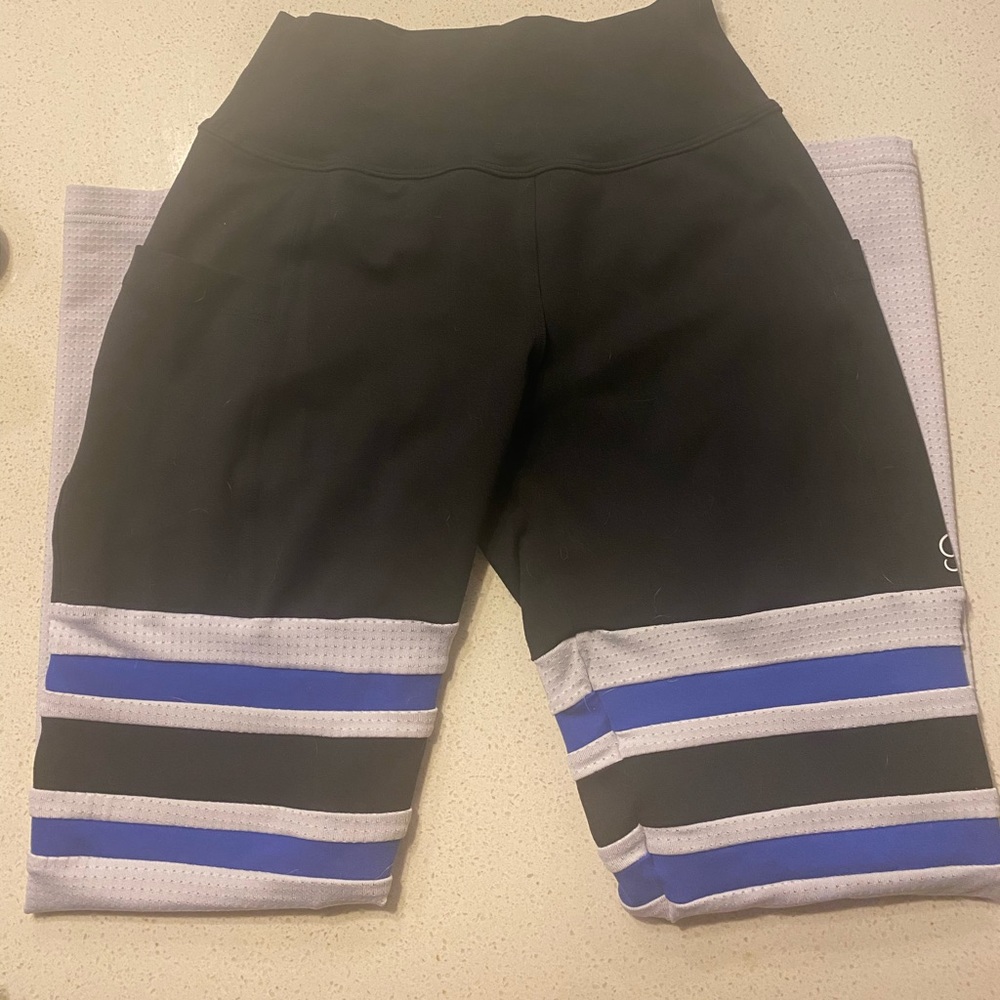 Size Medium Bombshell Leggings